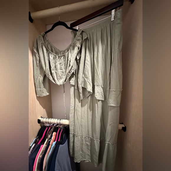 Favlux Fashion, cute crop top and high slit dress - Picture 2 of 3